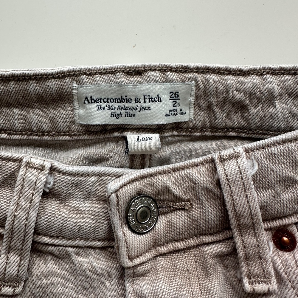 A&F 90s Relaxed High Rise Jean - Picture 6 of 10